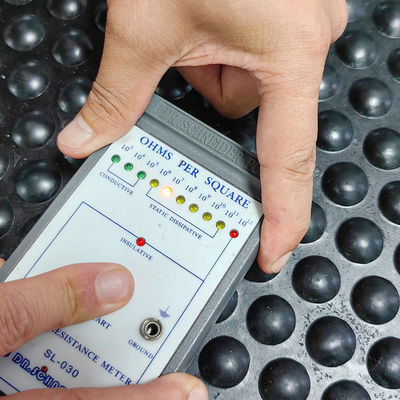 Zwart rubber ESD Antistatisch kegelpatroon Anti vermoeidheid Mat voor schoonkamers Halfrondwerkplaatsen