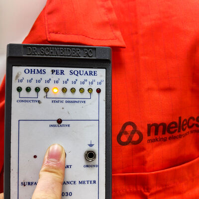 Rode ESD antistatische labjas met knoppen